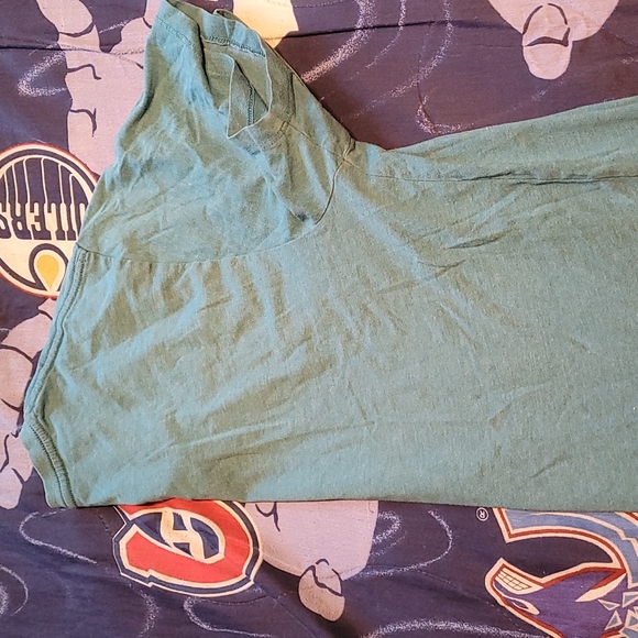 Old Navy plain blue t-shirt - Picture 2 of 3